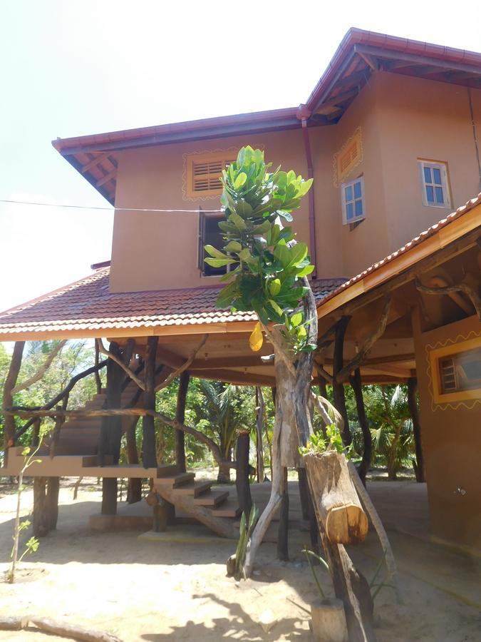 Light House Beach Hut Komari Exterior foto