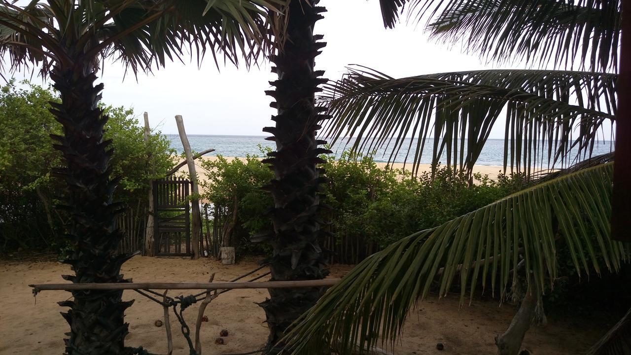 Light House Beach Hut Komari Exterior foto