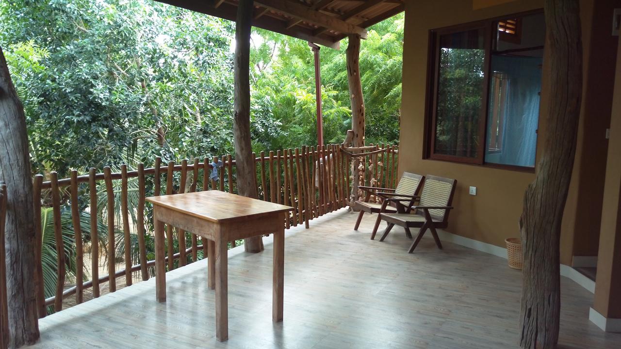 Light House Beach Hut Komari Exterior foto