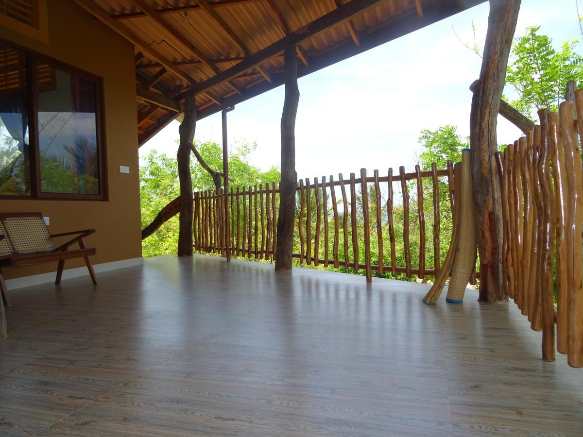 Light House Beach Hut Komari Exterior foto