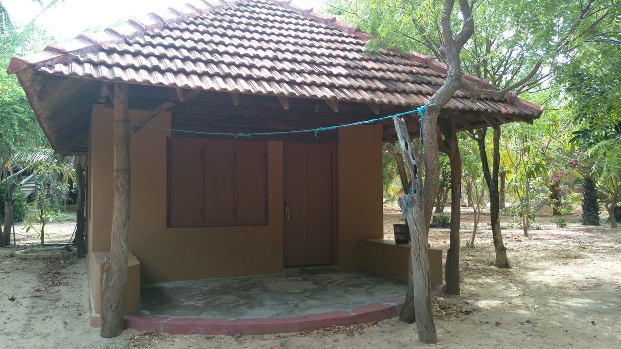 Light House Beach Hut Komari Exterior foto