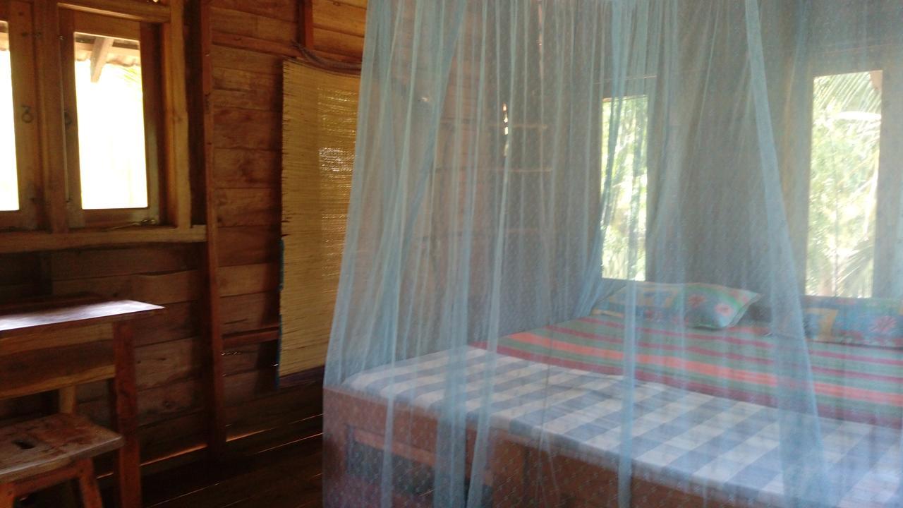Light House Beach Hut Komari Exterior foto